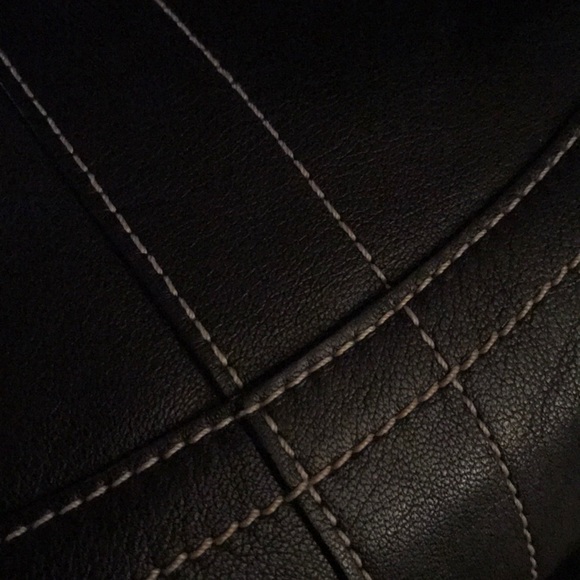 Black coach purse - Picture 3 of 8